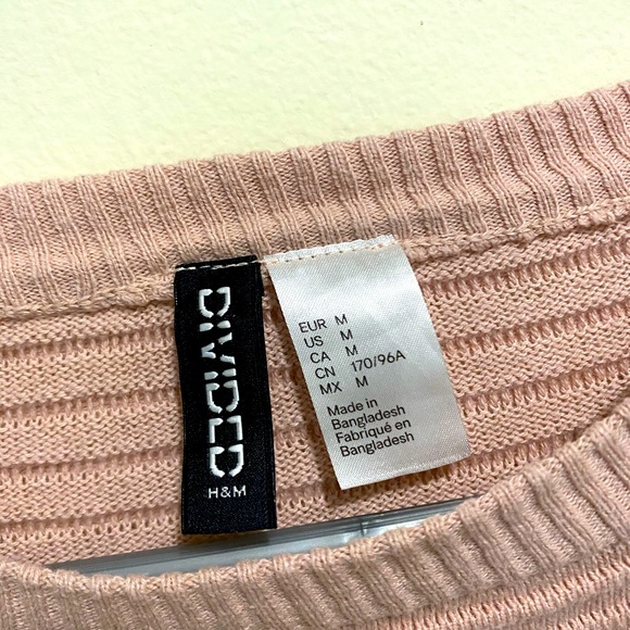 H&M Divided Pink Crop Sweater - Picture 2 of 2